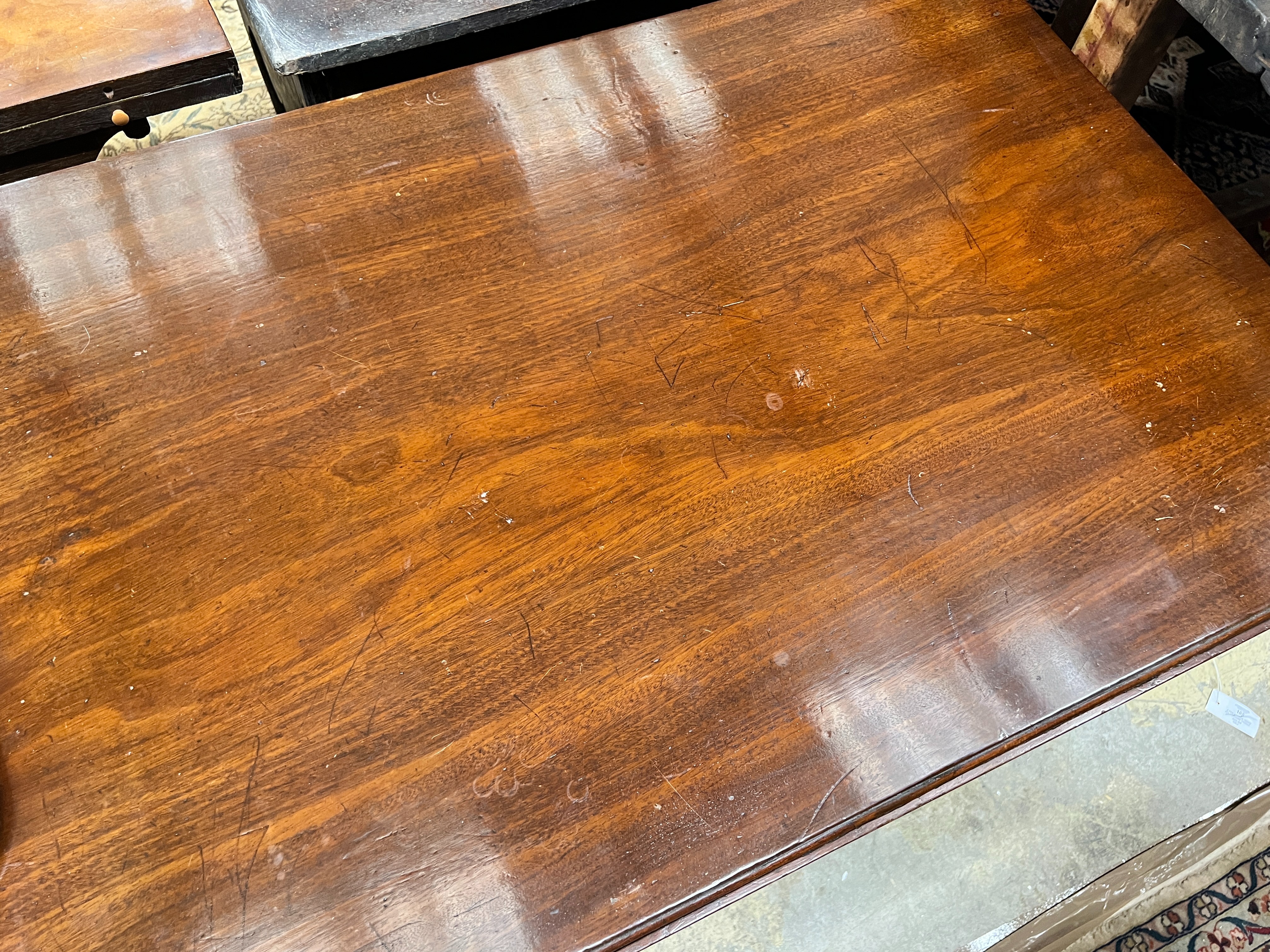 A Regency mahogany Pembroke table, width 98cm, depth 68cm, height 70cm